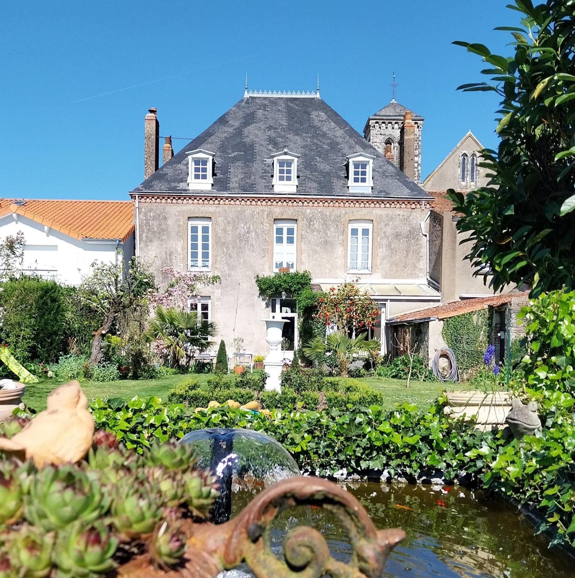 Le Griffon 1855 Hotel Saint-Laurent-Des-Autels Exterior photo