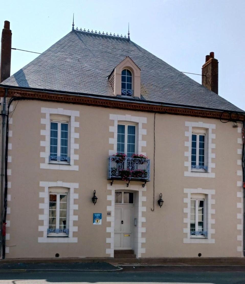 Le Griffon 1855 Hotel Saint-Laurent-Des-Autels Exterior photo